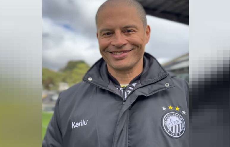 Alex é o treinador do Operário. Enfim, espera ter arrumado o time para a reação na Série B. 