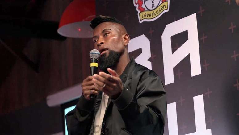 Zé Roberto discursa sobre importância da escolinha