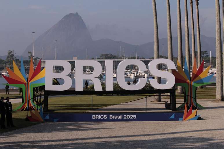 Começou neste domingo (6), o encontro de cúpula do BRICS, que conta com a presença de vinte países.