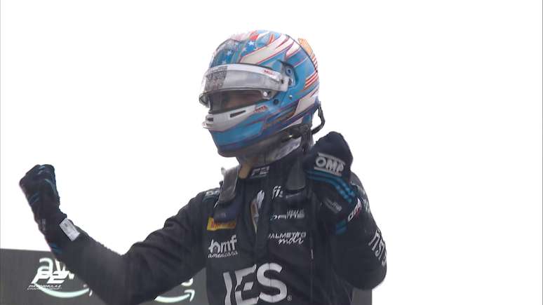  Jak Crawford vence a Corrida Principal em Silverstone 