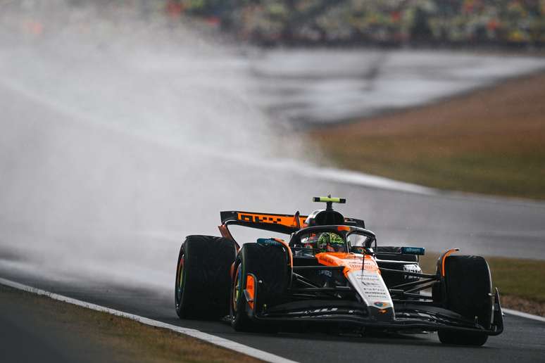 Lando Norris faz corrida sólida e vence o caótico GP da Inglaterra