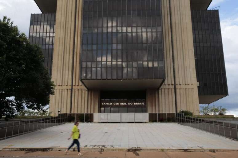 BC aumentou estimativa de crescimento da economia brasileira este ano, de 1,9% para 2,1%