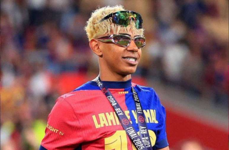 Neymar postou momento de Yamal jogando futev&ocirc;lei com ele durante passagem no Brasil &ndash;