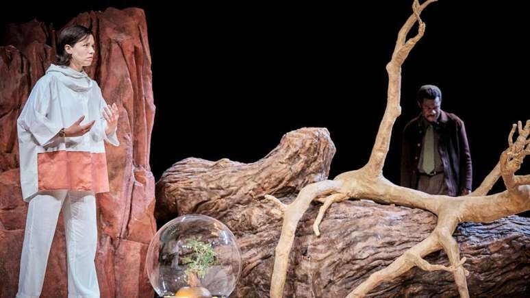 "A Dist&acirc;ncia", nova cria&ccedil;&atilde;o de Tiago Rodrigues, foi apresentada no Festival de Avignon, evento que o portugu&ecirc;s dirige desde 2022.