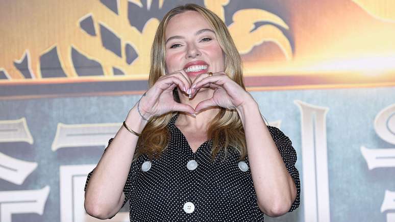 Scarlett Johansson se torna a atriz de maior bilheteria na hist&oacute;ria do cinema