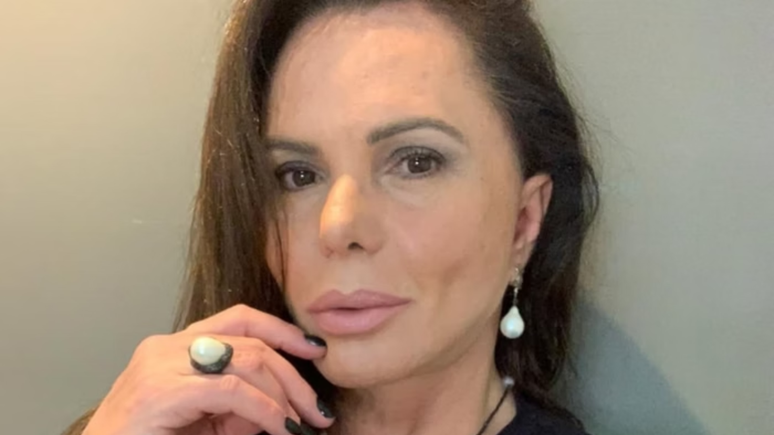 Cristina Mort&aacute;gua &eacute; internada ap&oacute;s cena de descontrole e ferir parentes