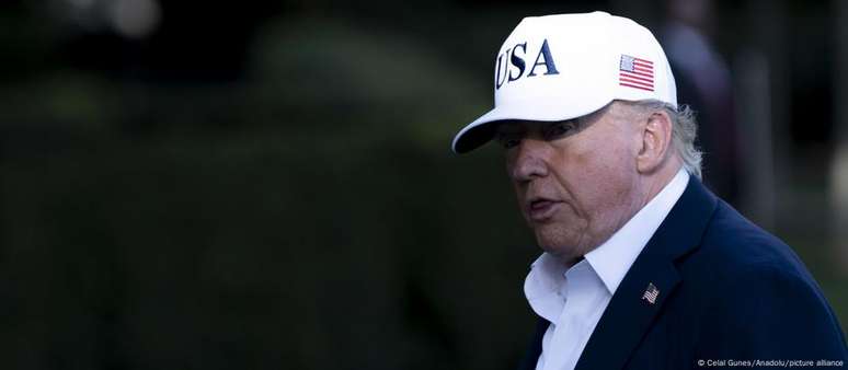 "Qualquer pa&iacute;s que se alinhe &agrave;s pol&iacute;ticas antiamericanas do Brics pagar&aacute; uma tarifa adicional de 10%", disse Donald Trump