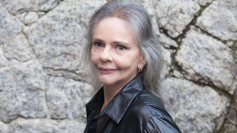 Angela Ro Ro passa por cirurgia de emerg&ecirc;ncia