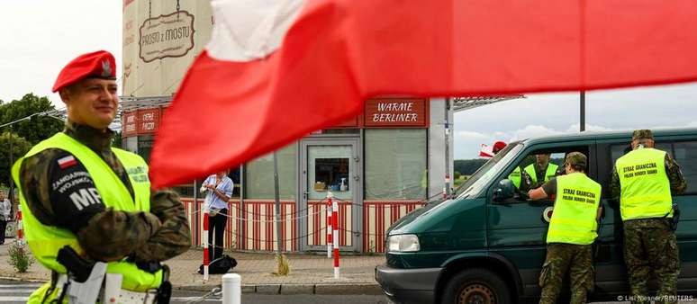 Os controles de fronteira da Pol&ocirc;nia, como este em Slubice, ser&atilde;o realizados por quatro semanas