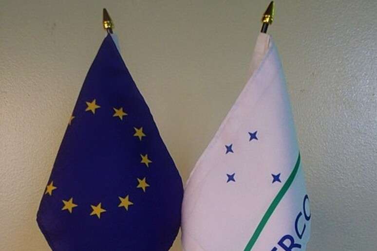 Fran&ccedil;a e Pol&ocirc;nia solicitaram que pacto entre os dois blocos cumpra as regras europeias