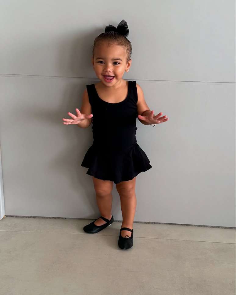 Mavie, daughter of Neymar, with ballet dresses Mavie, daughter of Neymar, with ballet dresses