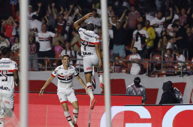 Lucas e Oscar podem voltar a jogar juntos no São Paulo após quatro meses –