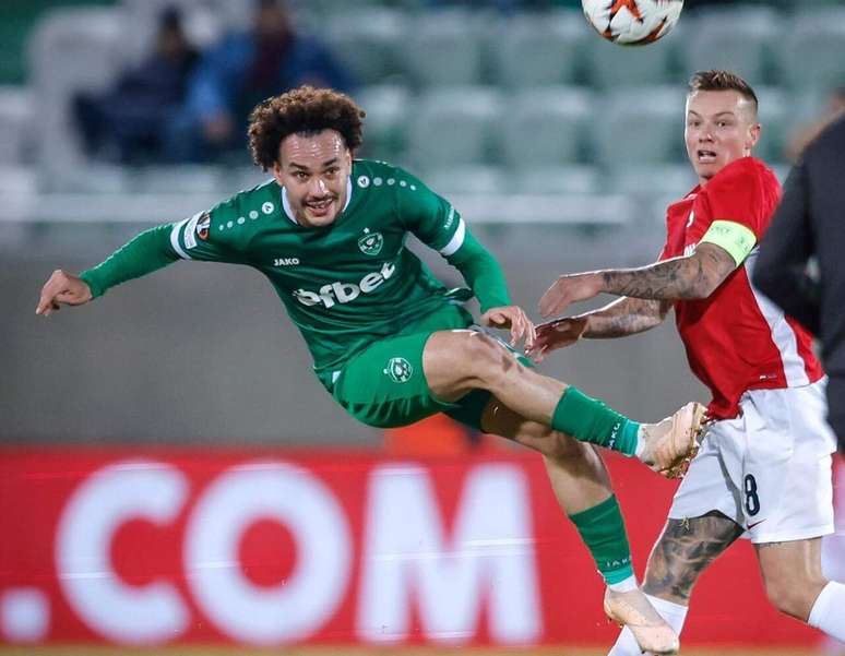 Pedro Naressi em a&ccedil;&atilde;o com a camisa do Ludogorets.