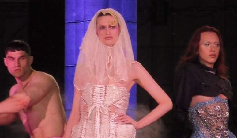 Lana Santucci no desfile da marca Maldito, em Paris 