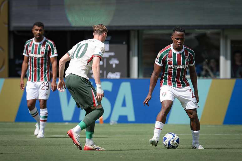 Ariás em ação contra o Chelsea pelo Fluminense