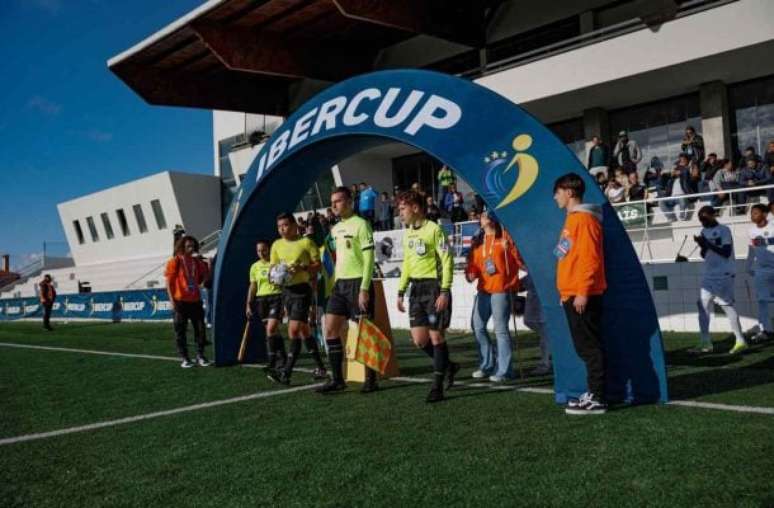 Esta é a taça da Iber Cup-