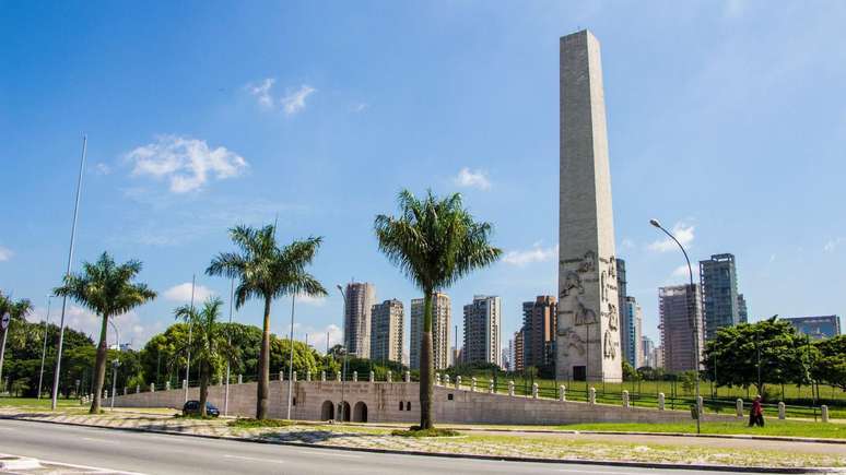 Obelisco do Ibirapuera guarda restos mortais dos quatro jovens mortos por tropas getulistas