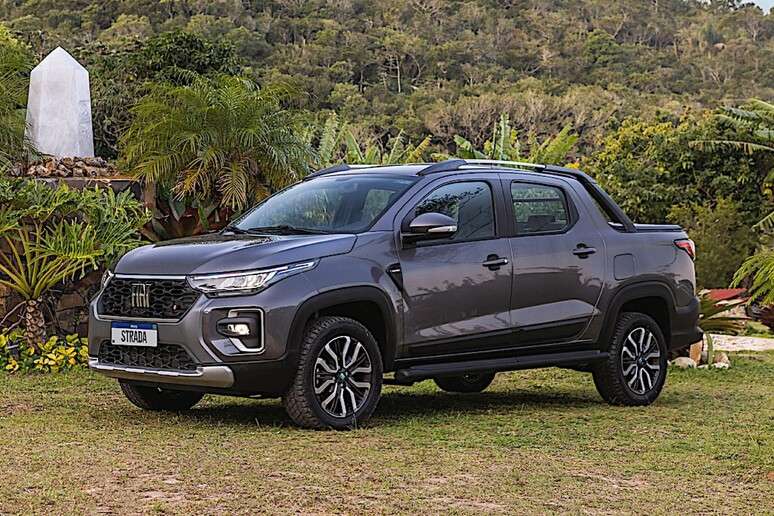 Fiat Strada segue no posto de carro mais vendido do Brasil
