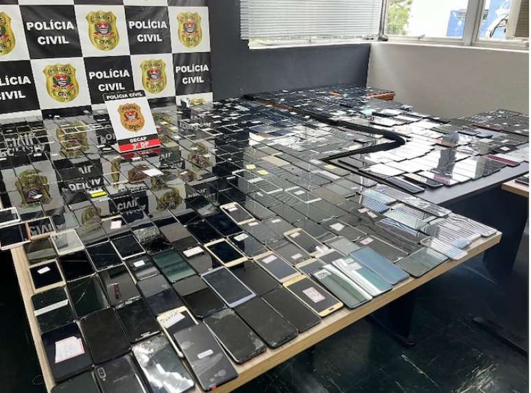 Em março, a Polícia Civil de São Paulo mobilizou quase dois mil agentes em operação contra receptores de celulares roubados.