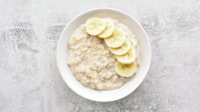 The nutritionist teaches a practical recipe of the Porridge di banana with oats