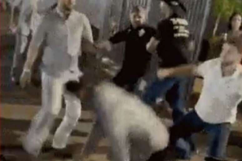 Grupo agrediu homem durante show em Água Boa, no Mato Grosso. Vereador foi denunciado com amigos por agressão