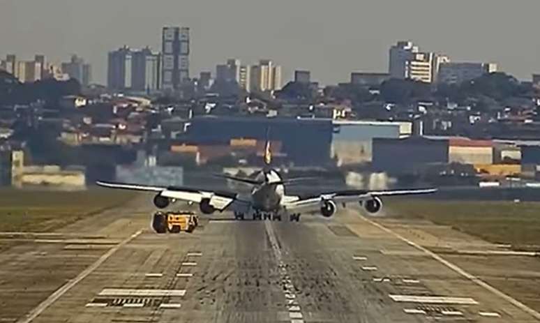 Pouso foi desviado para o Paraguai e depois São Paulo 