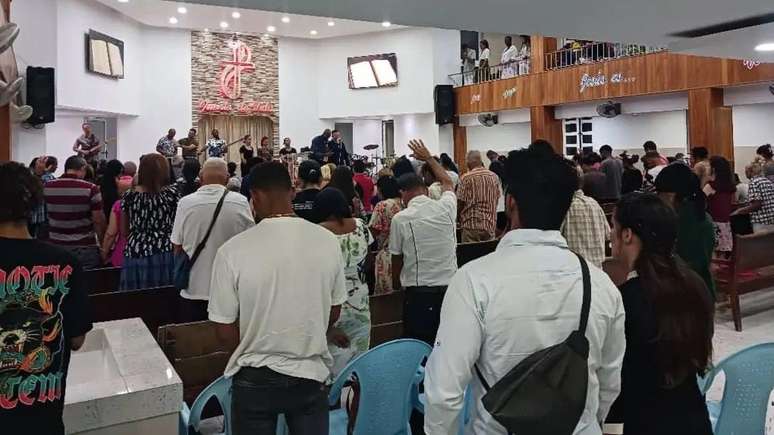 Há em Cuba desde grandes igrejas evangélicas em bairros periféricos às pequenas, instaladas no térreo das casas