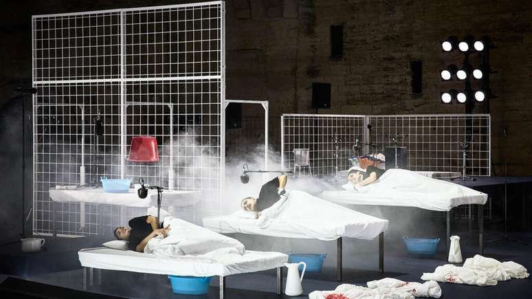 Imagem do espetáculo "Nôt", de Marlene Monteiro Freitas, apresentado no Festival de Teatro de Avignon, em 5 de julho de 2025.