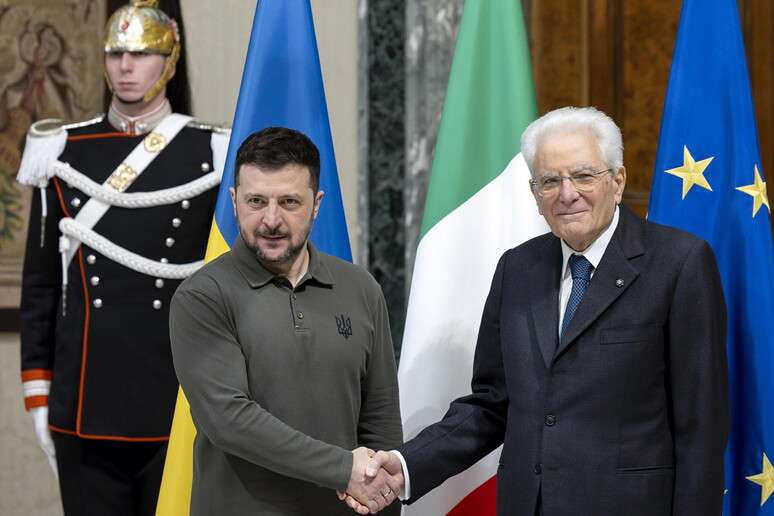 Zelensky e Mattarella durante encontro em Roma, em foto de arquivo