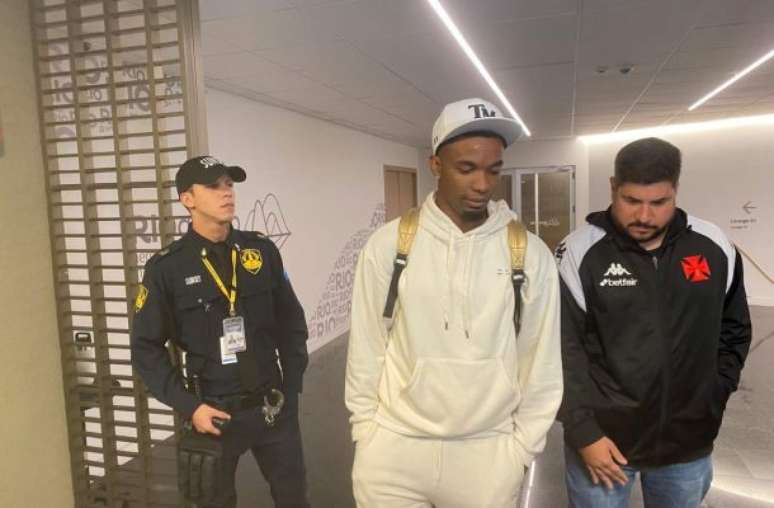 Thiago Mendes em ação com a camisa do Al Rayyan, do Qatar –