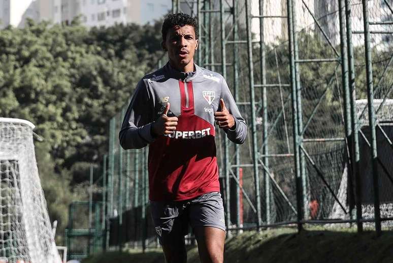 Luiz Gustavo é uma das poucas ausências no São Paulo –