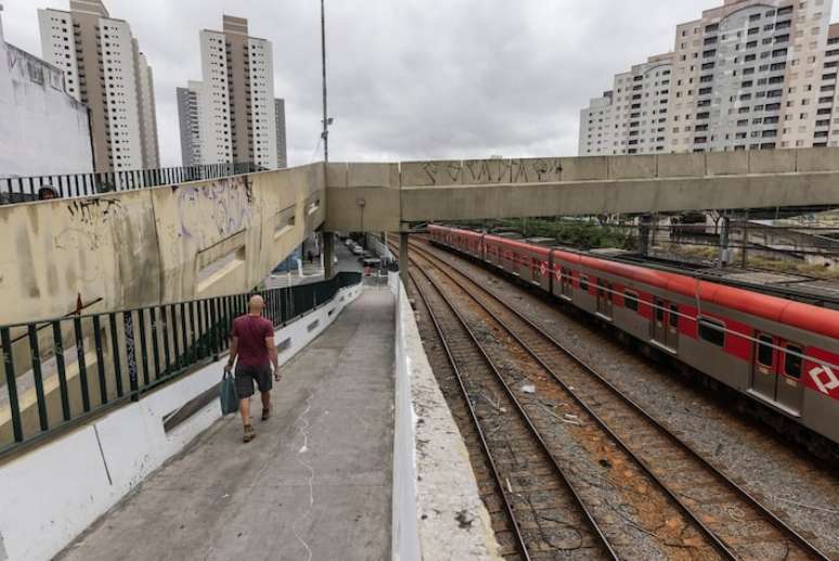 Passarela que liga as ruas Souza Lima e Luigi Greco, na Barra Funda, onde o publicitário Adriano Campos Pereira foi agredido em junho. Adriano morreu no último dia 29 após 20 dias internado na UTI