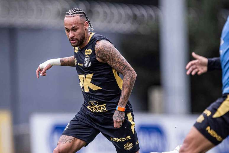Neymar treina de visual novo &ndash;
