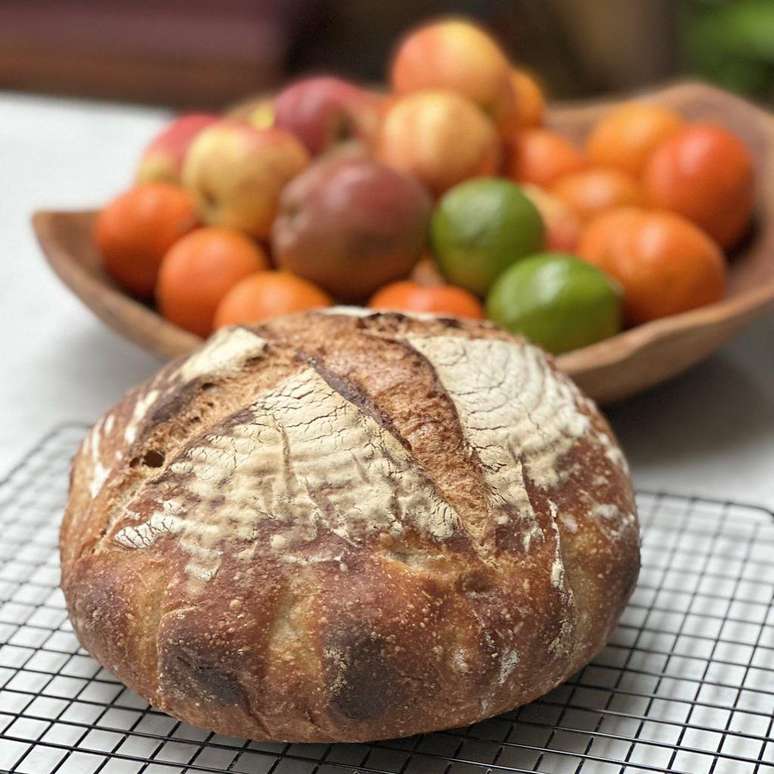 Muitas pessoas come&ccedil;aram a fazer p&atilde;es de fermenta&ccedil;&atilde;o natural durante o primeiro ano da pandemia de covid-19, incluindo a autora desta reportagem