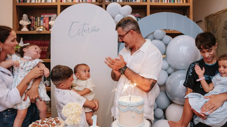 Esposa de Juliano Cazarré rebate comentário de seguidora que criticou família de 6 filhos