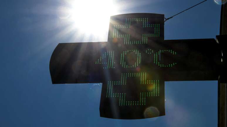 Em vários países europeus, como a Espanha e a França, as temperaturas ultrapassaram os 40°C durante as duas ondas de calor de junho de 2025.