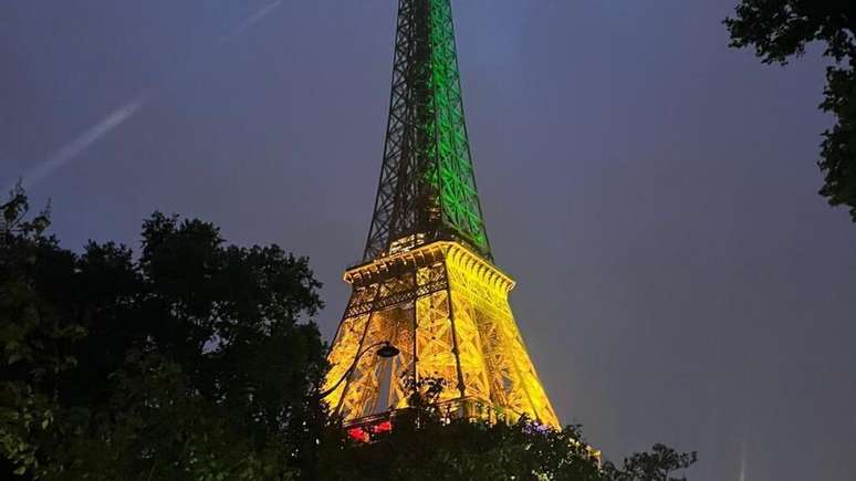 A Torre Eiffel foi iluminada com as cores do Brasil durante a visita de Estado do presidente Lula na capital francesa. 5 de junho de 2025