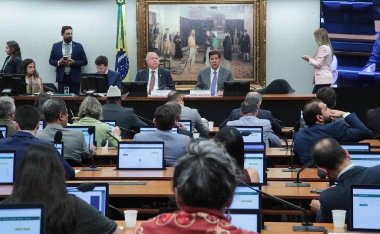 A CCJ discute apenas a admissibilidade da PEC