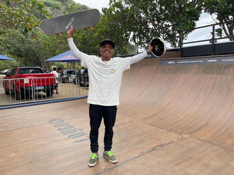 Mc Mingau da CDD vira instrutor de skate 