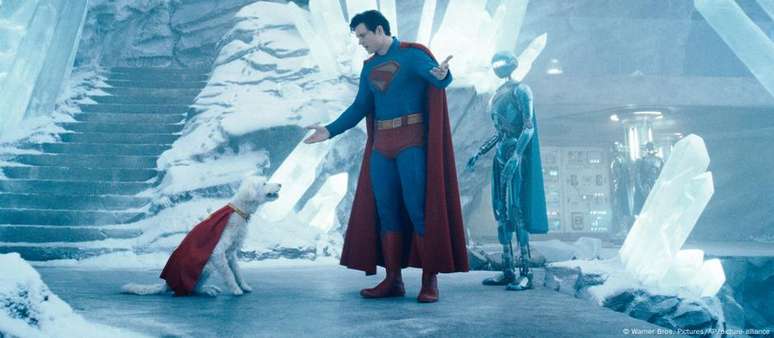 Superman e seu novo assistente, o supercão Krypto, no filme dirigido por James Gunn
