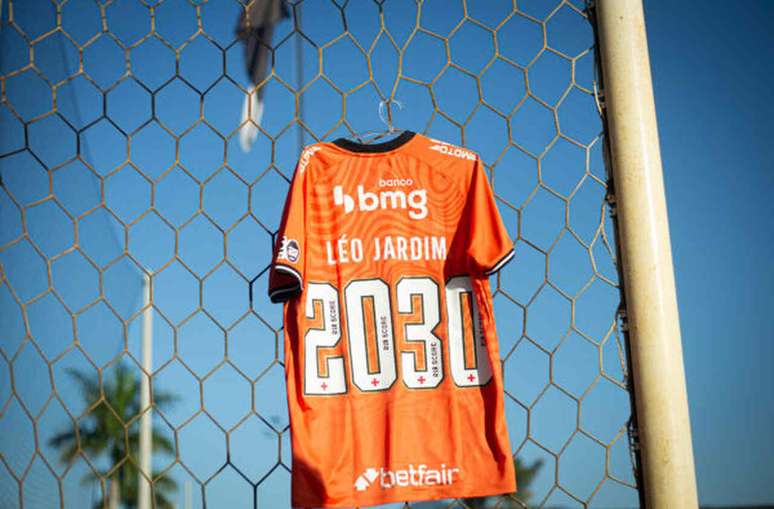 Novo contrato de L&eacute;o Jardim com o Vasco &eacute; at&eacute; 2030 &ndash;