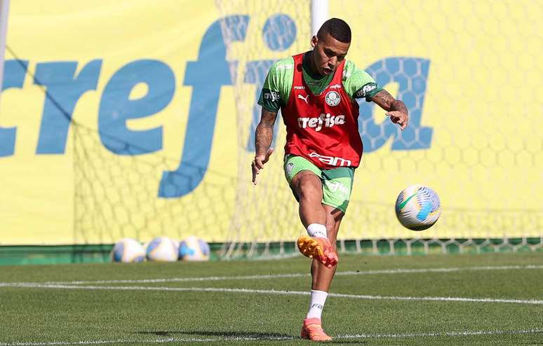 O jogador Garcia deixou o clube em busca de mais oportunidades –