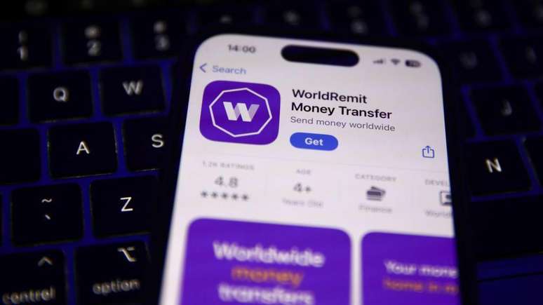 O maior acesso a plataformas eletr&ocirc;nicas para envio das remessas de dinheiro evitar&aacute; que muitos migrantes paguem o novo imposto