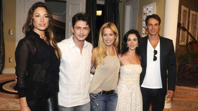 Elenco de M&aacute;scaras em estreia da novela, em 2012