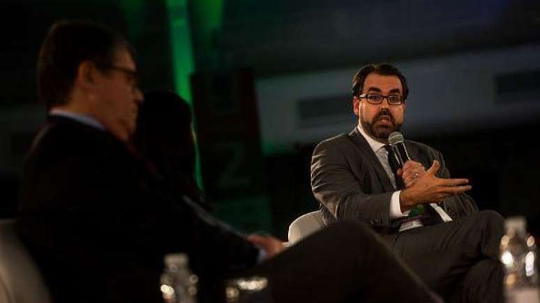 Christopher Garman (à direita), do Eurasia Group, entende que decisão de Trump ao Taxas o Brasil foi puramente política e ideológica
