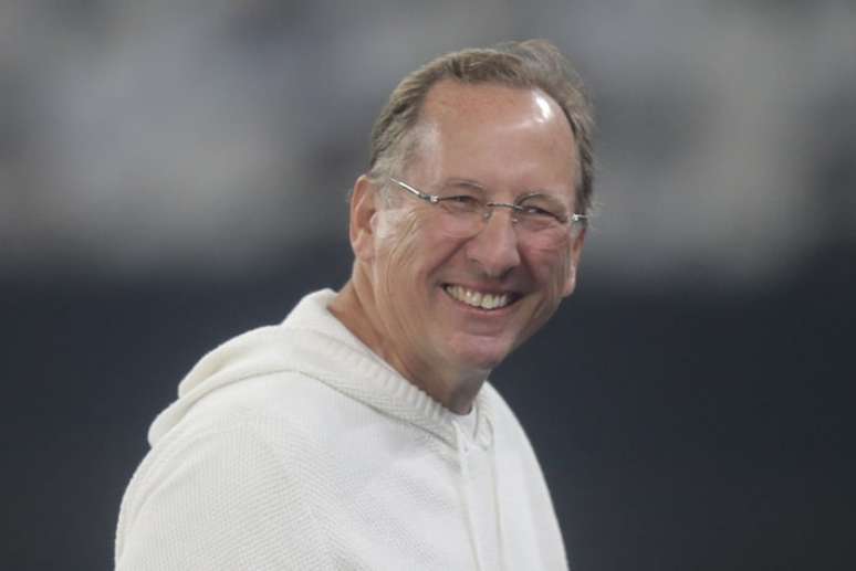 John Textor revela o que motivou a demissão de Renato Paiva no Botafogo.