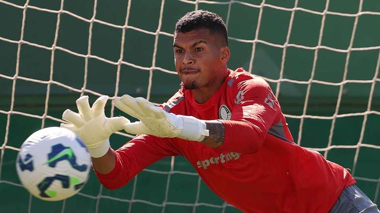 O goleiro Aranha, da SE Palmeiras, durante treinamento, na Academia de Futebol