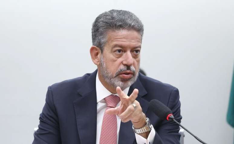 Deputado federal Arthur Lira (PP-AL), relator de projeto sobre IR, ampliou o desconto para quem ganha até R$ 7.350/mês