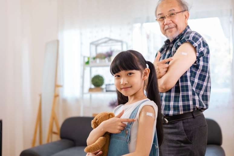The vaccination of children in the grandparents' house, for example, can make the experience more relaxing for them The vaccination of children in the grandparents' house, for example, can make the experience more relaxing for them