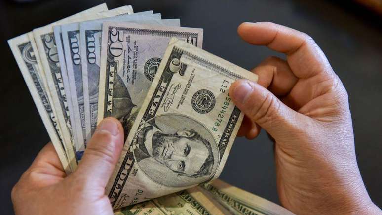 Os Estados Unidos aprovaram um imposto &agrave;s remessas de dinheiro pagas em esp&eacute;cie.